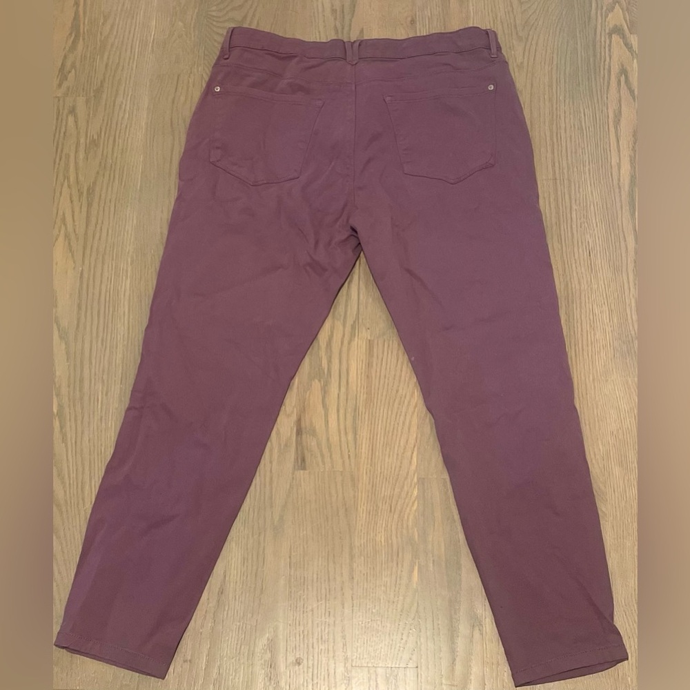 Curvy pants - Picture 2 of 3